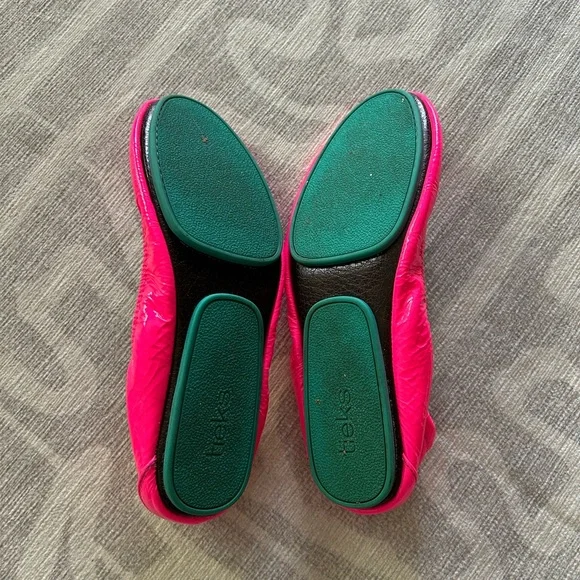 Women's Pop Pink Tieks - Size 9 🎉FINAL LOW🎉 - Picture 5 of 9
